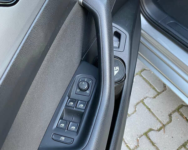 Серый Фольксваген Пассат, объемом двигателя 1.6 л и пробегом 313 тыс. км за 12900 $, фото 14 на Automoto.ua