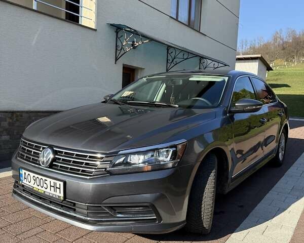 Серый Фольксваген Пассат, объемом двигателя 1.8 л и пробегом 194 тыс. км за 10700 $, фото 7 на Automoto.ua