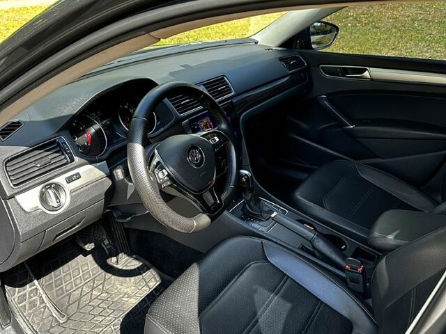 Сірий Фольксваген Пассат, об'ємом двигуна 1.8 л та пробігом 168 тис. км за 11500 $, фото 5 на Automoto.ua