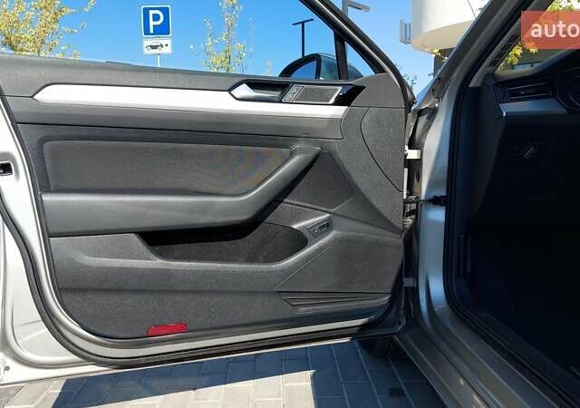 Серый Фольксваген Пассат, объемом двигателя 1.6 л и пробегом 297 тыс. км за 15000 $, фото 35 на Automoto.ua