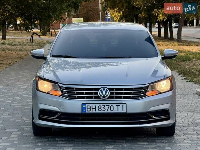 Серый Фольксваген Пассат, объемом двигателя 1.8 л и пробегом 239 тыс. км за 10700 $, фото 3 на Automoto.ua