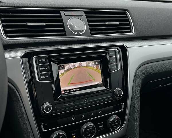 Серый Фольксваген Пассат, объемом двигателя 1.8 л и пробегом 190 тыс. км за 16000 $, фото 33 на Automoto.ua