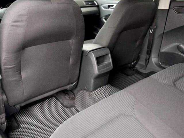 Серый Фольксваген Пассат, объемом двигателя 1.8 л и пробегом 172 тыс. км за 10299 $, фото 10 на Automoto.ua