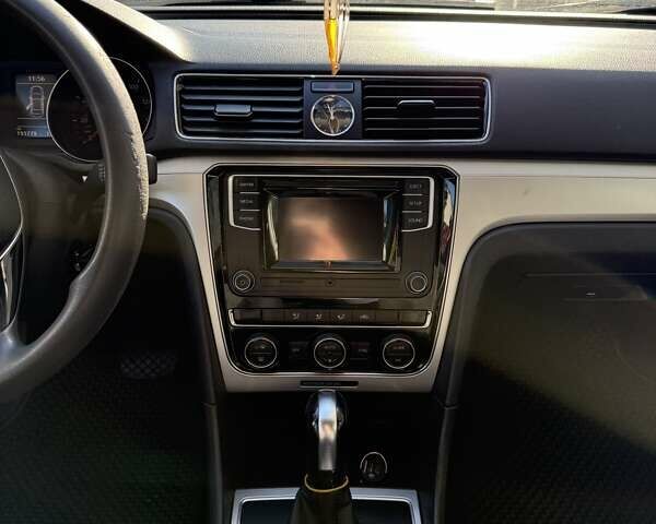 Серый Фольксваген Пассат, объемом двигателя 1.8 л и пробегом 194 тыс. км за 10700 $, фото 20 на Automoto.ua