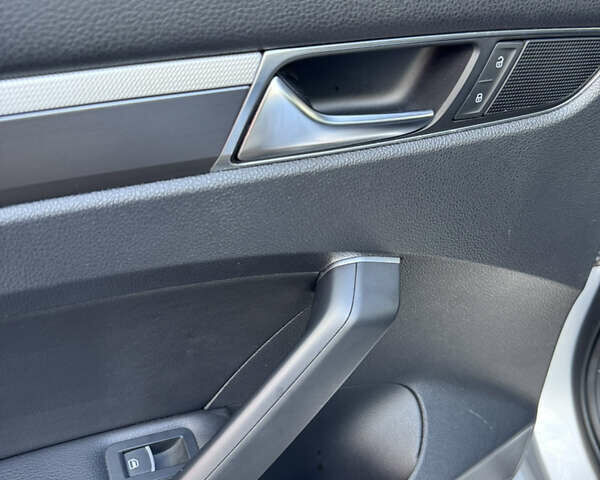 Фольксваген Пассат 2016 в Киеве на Automoto.ua Серый Фольксваген Пассат, объемом двигателя 1.8 л и пробегом 153 тыс. км за 15200 $, фото 44 на Automoto.ua