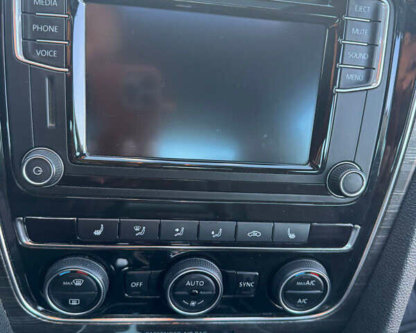 Серый Фольксваген Пассат, объемом двигателя 1.8 л и пробегом 177 тыс. км за 12000 $, фото 7 на Automoto.ua