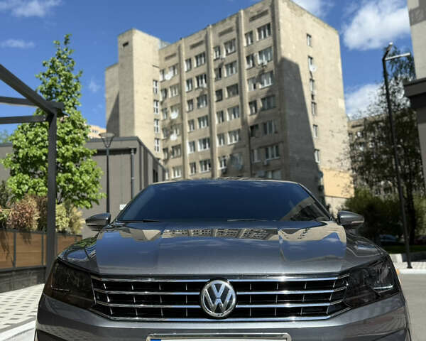 Серый Фольксваген Пассат, объемом двигателя 1.8 л и пробегом 184 тыс. км за 13500 $, фото 2 на Automoto.ua