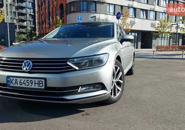 Серый Фольксваген Пассат, объемом двигателя 1.6 л и пробегом 297 тыс. км за 15000 $, фото 1 на Automoto.ua