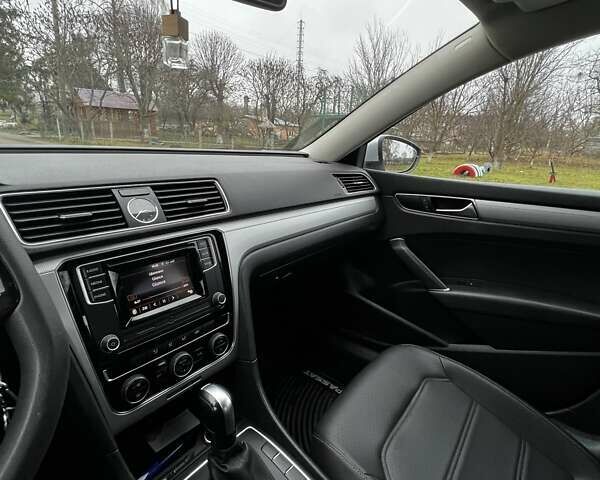 Серый Фольксваген Пассат, объемом двигателя 1.8 л и пробегом 190 тыс. км за 16000 $, фото 19 на Automoto.ua