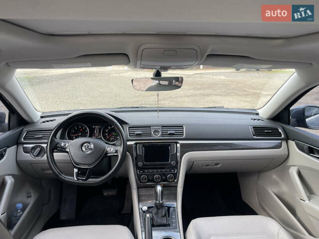 Серый Фольксваген Пассат, объемом двигателя 1.8 л и пробегом 165 тыс. км за 15200 $, фото 5 на Automoto.ua
