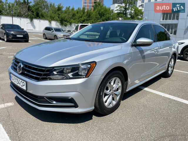Серый Фольксваген Пассат, объемом двигателя 1.8 л и пробегом 111 тыс. км за 12999 $, фото 2 на Automoto.ua
