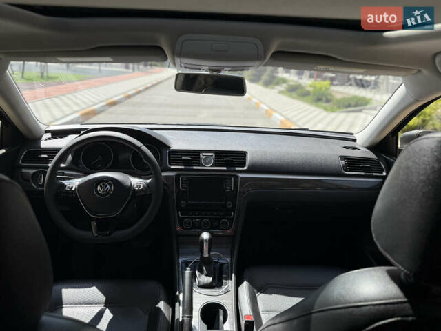 Серый Фольксваген Пассат, объемом двигателя 1.8 л и пробегом 184 тыс. км за 13500 $, фото 19 на Automoto.ua