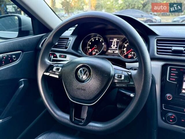 Серый Фольксваген Пассат, объемом двигателя 1.8 л и пробегом 239 тыс. км за 10700 $, фото 61 на Automoto.ua