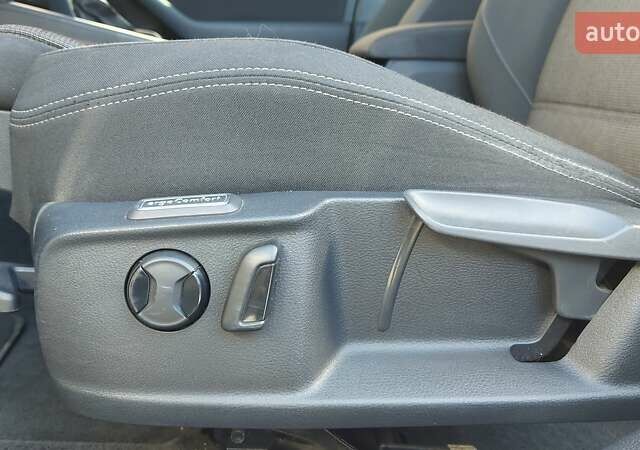 Серый Фольксваген Пассат, объемом двигателя 1.6 л и пробегом 297 тыс. км за 15000 $, фото 56 на Automoto.ua