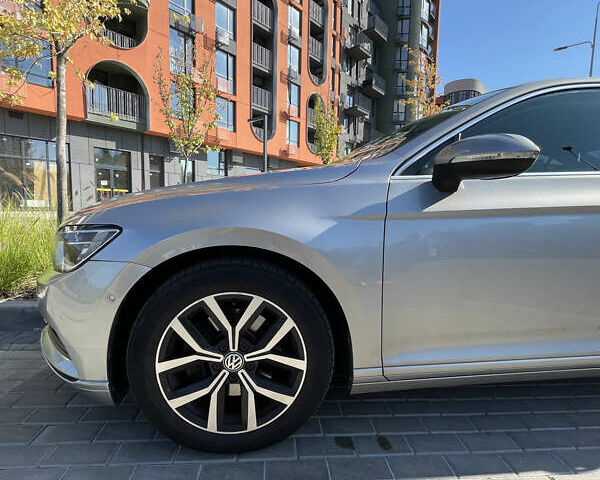 Серый Фольксваген Пассат, объемом двигателя 1.6 л и пробегом 297 тыс. км за 15000 $, фото 12 на Automoto.ua