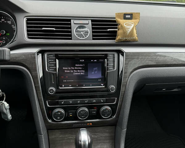 Серый Фольксваген Пассат, объемом двигателя 1.8 л и пробегом 112 тыс. км за 14300 $, фото 17 на Automoto.ua