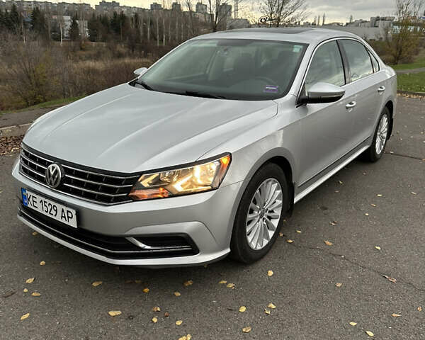 Серый Фольксваген Пассат, объемом двигателя 1.8 л и пробегом 180 тыс. км за 12800 $, фото 2 на Automoto.ua