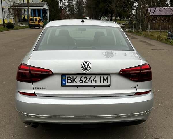 Серый Фольксваген Пассат, объемом двигателя 1.8 л и пробегом 190 тыс. км за 16000 $, фото 12 на Automoto.ua