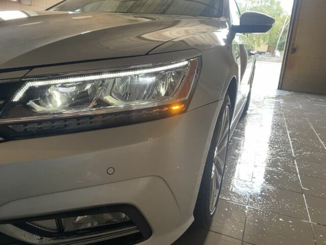 Серый Фольксваген Пассат, объемом двигателя 1.8 л и пробегом 104 тыс. км за 15000 $, фото 1 на Automoto.ua