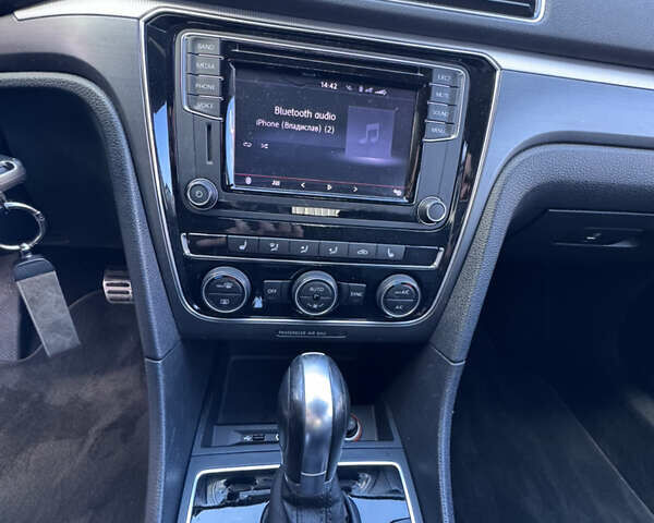 Фольксваген Пассат 2016 в Киеве на Automoto.ua Серый Фольксваген Пассат, объемом двигателя 1.8 л и пробегом 153 тыс. км за 15200 $, фото 43 на Automoto.ua