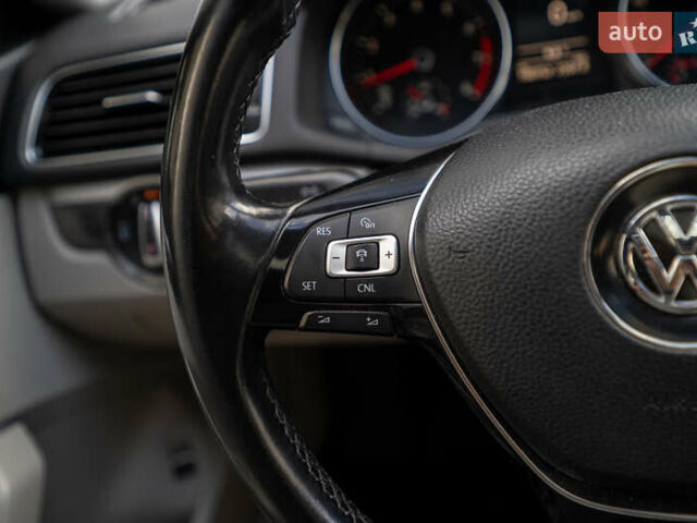 Фольксваген Пассат 2016 в Киеве на Automoto.ua Серый Фольксваген Пассат, объемом двигателя 1.8 л и пробегом 180 тыс. км за 12900 $, фото 27 на Automoto.ua