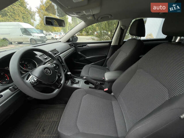 Серый Фольксваген Пассат, объемом двигателя 1.8 л и пробегом 290 тыс. км за 8999 $, фото 22 на Automoto.ua