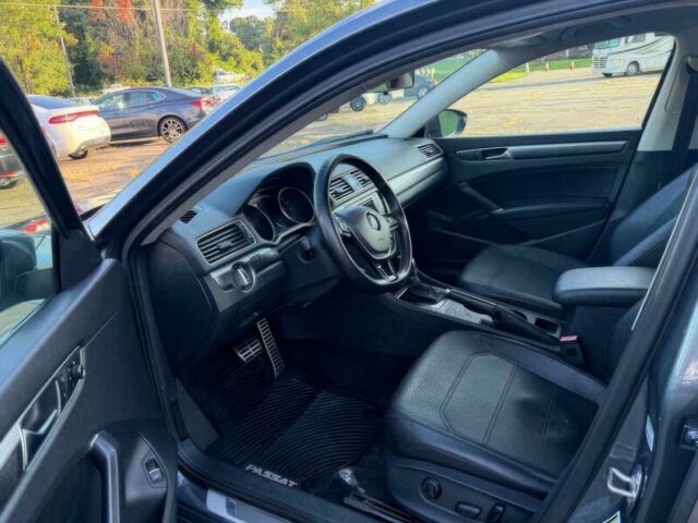 Серый Фольксваген Пассат, объемом двигателя 1.8 л и пробегом 72 тыс. км за 7200 $, фото 7 на Automoto.ua