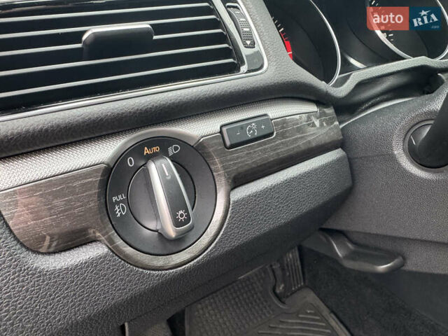 Серый Фольксваген Пассат, объемом двигателя 1.8 л и пробегом 209 тыс. км за 12490 $, фото 18 на Automoto.ua