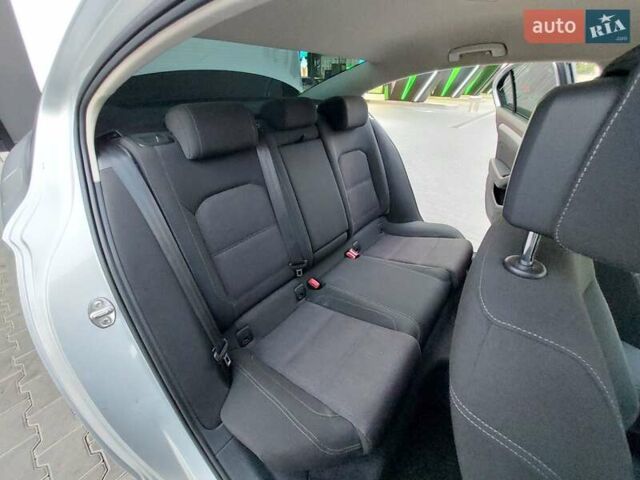 Серый Фольксваген Пассат, объемом двигателя 0 л и пробегом 196 тыс. км за 13777 $, фото 67 на Automoto.ua