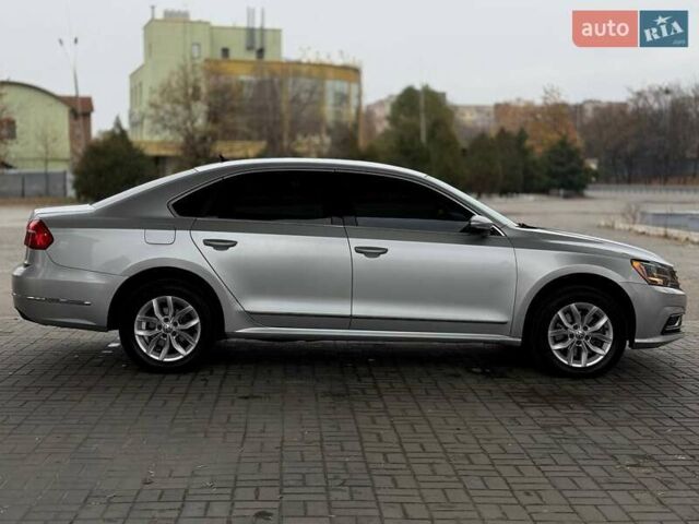 Сірий Фольксваген Пассат, об'ємом двигуна 1.8 л та пробігом 173 тис. км за 10299 $, фото 3 на Automoto.ua