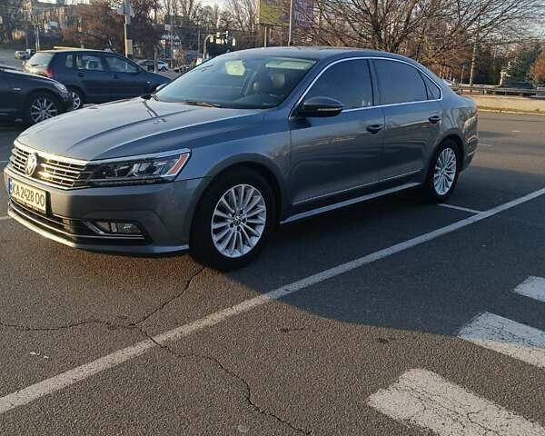 Серый Фольксваген Пассат, объемом двигателя 1.8 л и пробегом 224 тыс. км за 12500 $, фото 11 на Automoto.ua