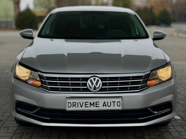 Серый Фольксваген Пассат, объемом двигателя 1.8 л и пробегом 172 тыс. км за 10299 $, фото 1 на Automoto.ua