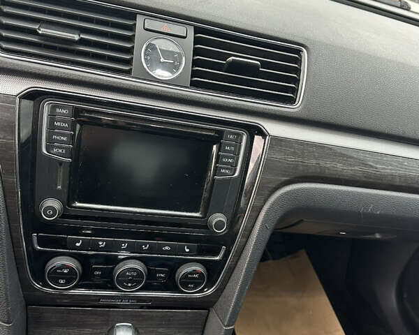 Сірий Фольксваген Пассат, об'ємом двигуна 1.8 л та пробігом 129 тис. км за 13700 $, фото 8 на Automoto.ua