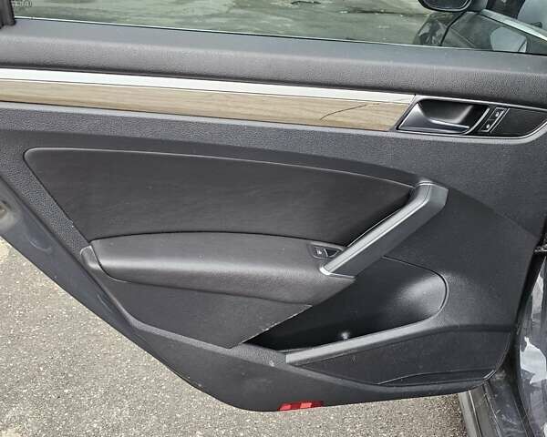 Серый Фольксваген Пассат, объемом двигателя 1.8 л и пробегом 170 тыс. км за 4700 $, фото 13 на Automoto.ua