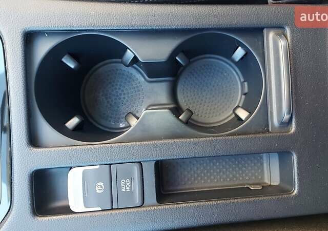 Серый Фольксваген Пассат, объемом двигателя 1.6 л и пробегом 297 тыс. км за 15000 $, фото 49 на Automoto.ua