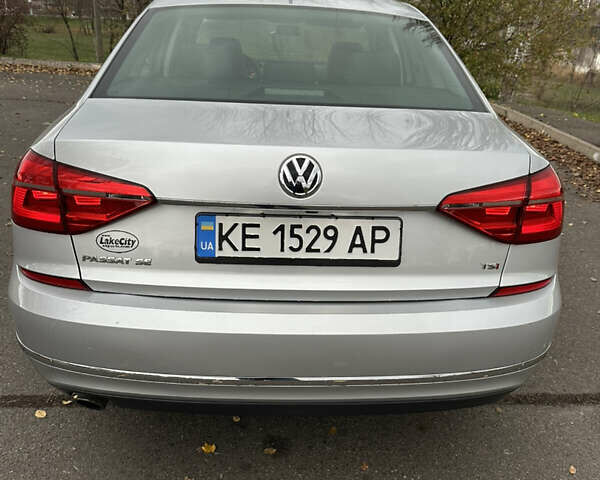 Серый Фольксваген Пассат, объемом двигателя 1.8 л и пробегом 180 тыс. км за 12800 $, фото 3 на Automoto.ua