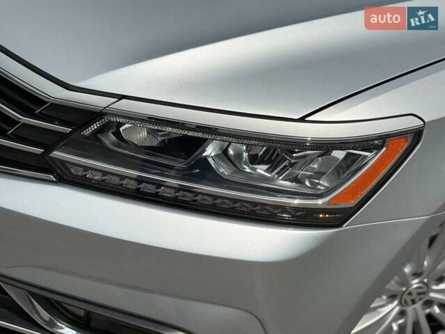 Серый Фольксваген Пассат, объемом двигателя 1.78 л и пробегом 177 тыс. км за 12400 $, фото 3 на Automoto.ua