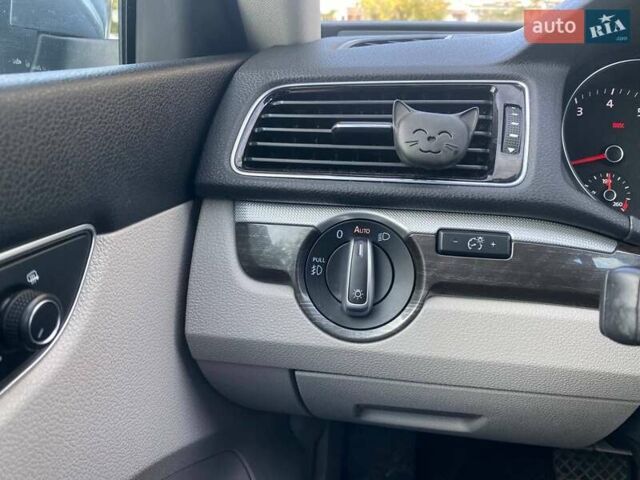 Серый Фольксваген Пассат, объемом двигателя 1.8 л и пробегом 185 тыс. км за 14800 $, фото 28 на Automoto.ua