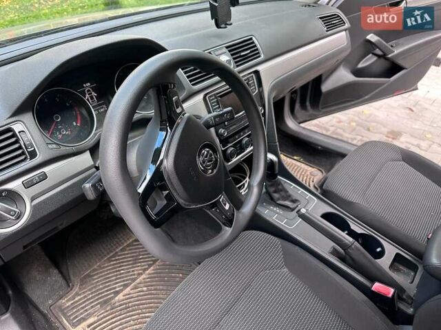 Серый Фольксваген Пассат, объемом двигателя 1.8 л и пробегом 104 тыс. км за 12000 $, фото 1 на Automoto.ua