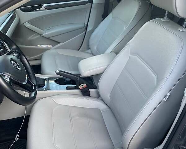 Сірий Фольксваген Пассат, об'ємом двигуна 1.8 л та пробігом 185 тис. км за 14500 $, фото 27 на Automoto.ua