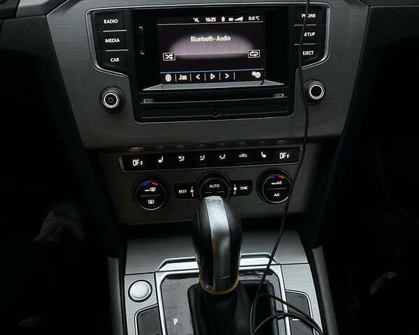 Серый Фольксваген Пассат, объемом двигателя 1.4 л и пробегом 276 тыс. км за 14000 $, фото 28 на Automoto.ua