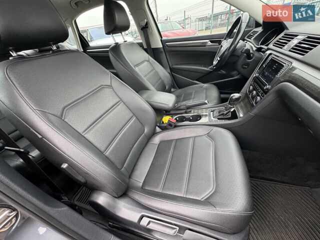 Серый Фольксваген Пассат, объемом двигателя 1.8 л и пробегом 209 тыс. км за 12490 $, фото 33 на Automoto.ua