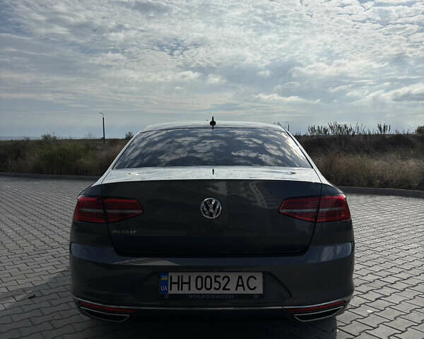 Серый Фольксваген Пассат, объемом двигателя 1.97 л и пробегом 320 тыс. км за 19000 $, фото 4 на Automoto.ua