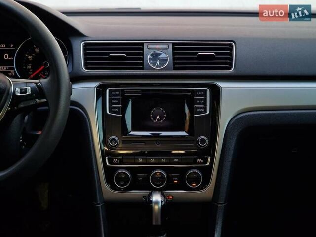 Серый Фольксваген Пассат, объемом двигателя 1.8 л и пробегом 169 тыс. км за 11490 $, фото 50 на Automoto.ua