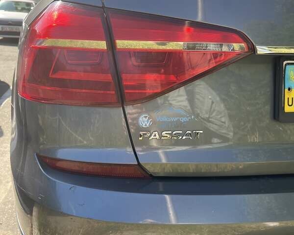 Серый Фольксваген Пассат, объемом двигателя 1.8 л и пробегом 209 тыс. км за 13000 $, фото 9 на Automoto.ua