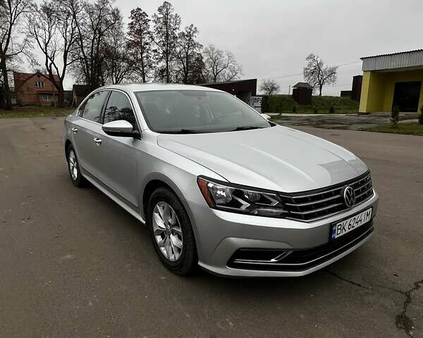 Серый Фольксваген Пассат, объемом двигателя 1.8 л и пробегом 190 тыс. км за 16000 $, фото 6 на Automoto.ua