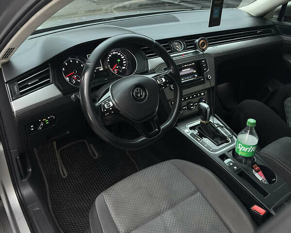 Серый Фольксваген Пассат, объемом двигателя 1.4 л и пробегом 276 тыс. км за 14000 $, фото 22 на Automoto.ua