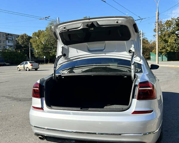 Серый Фольксваген Пассат, объемом двигателя 1.8 л и пробегом 157 тыс. км за 14800 $, фото 9 на Automoto.ua