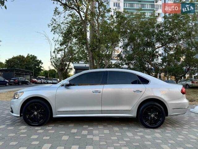 Серый Фольксваген Пассат, объемом двигателя 1.8 л и пробегом 239 тыс. км за 10700 $, фото 5 на Automoto.ua