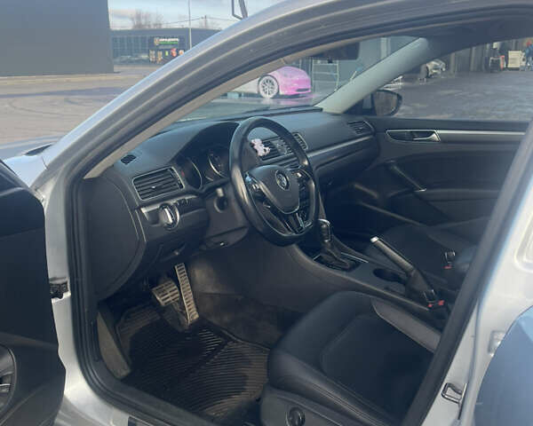 Серый Фольксваген Пассат, объемом двигателя 1.8 л и пробегом 240 тыс. км за 11500 $, фото 6 на Automoto.ua